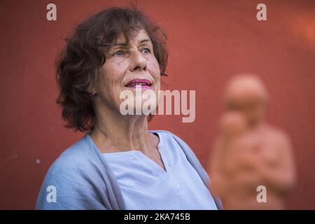 Oslo, Norwegen 20180830. Autor Liv Koeltzow erhält den Aschehoug-Preis während der großen Gartenparty des Verlags in Drammensveien am donnerstag 99. Foto: Heiko Junge / NTB scanpi Stockfoto