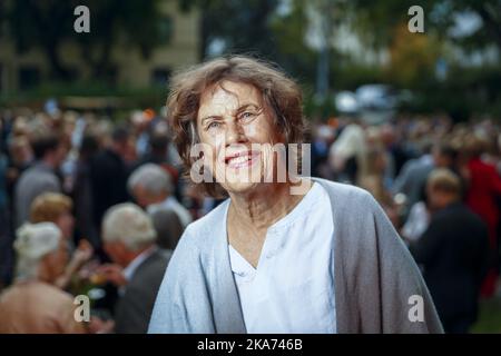 Oslo, Norwegen 20180830. Die Autorin Liv Koeltzow erhält den Aschehoug-Preis für ihre Autorenschaft während der großen Gartenparty des Aschehoug-Verlags in Drammensveien am Donnerstag 99. Foto: Heiko Junge / NTB scanpi Stockfoto