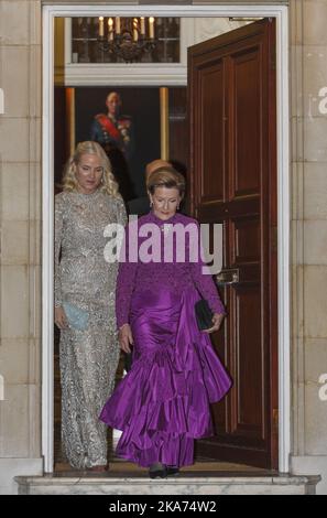 London, Großbritannien 20181114. Königin Sonja und Kronprinzessin Mette-Marit in London vor dem Empfang und Abendessen im Zusammenhang mit der Feier des 70.-jährigen Bestehens des Prinzen von Wales. Foto: Nina E. Rangoy / NTB scanpix Stockfoto