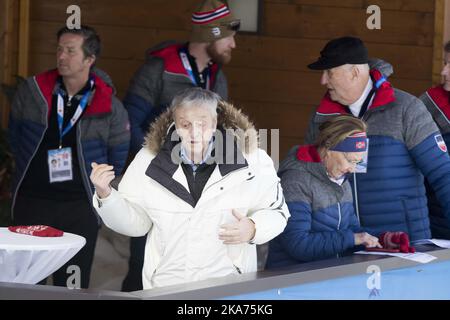 Seefeld, Österreich 20190226. FIS-Präsident Gian Franco Kasper, Königin Sonja und König Harald bei den Skisprungmanninnen im FIS Nordic World Ski Campionship 2019 in Seefeld. Foto: Terje Pedersen / NTB scanpi Stockfoto