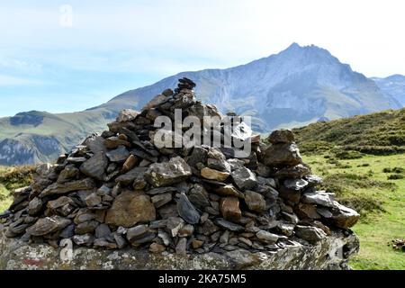 Felsstapel am Col du Soulor in den pyrenäen, die an Frankreich und Spanien Grenzen Stockfoto