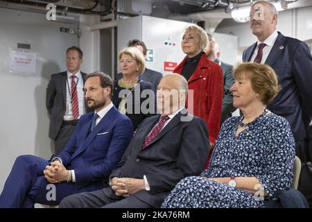 Oslo, Norwegen 20190529. König Harald und Kronprinz Haakon (rechts) besuchen das Forschungsschiff Kronprinz Haakon in Akershuskaia, Oslo. Von links: Kronprinz Haakon, König Harald und Bürgermeisterin Marianne Borgen von Oslo. Foto: Ryan Kelly / NTB scanpi Stockfoto