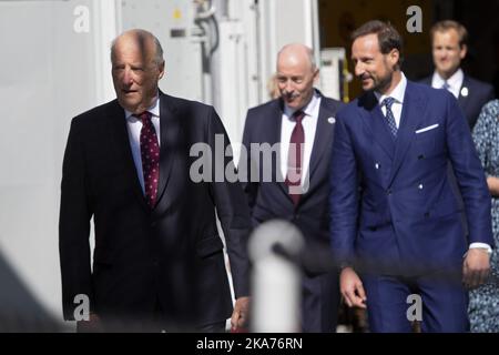 Oslo, Norwegen 20190529. König Harald (links) und Kronprinz Haakon (rechts) besuchen das Forschungsschiff Kronprinz Haakon in Akershuskaia, Oslo. Foto: Ryan Kelly / NTB scanpi Stockfoto