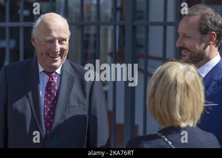 Oslo, Norwegen 20190529. König Harald und Kronprinz Haakon (rechts) besuchen das Forschungsschiff Kronprinz Haakon in Akershuskaia, Oslo. Foto: Ryan Kelly / NTB scanpi Stockfoto