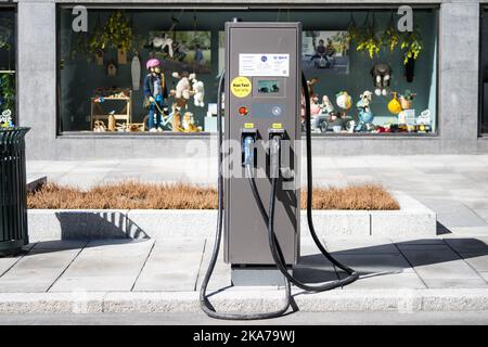 Oslo 20210422. Ladestation für Taxis im Zentrum von Oslo, Norwegen. Foto: HÃ¥kon Mosvold Larsen / NTB Stockfoto