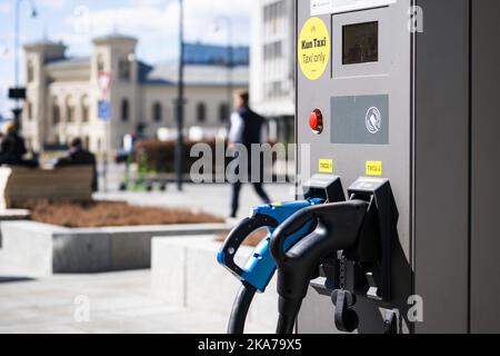 Oslo 20210422. Ladestation für Taxis im Zentrum von Oslo, Norwegen. Foto: HÃ¥kon Mosvold Larsen / NTB Stockfoto