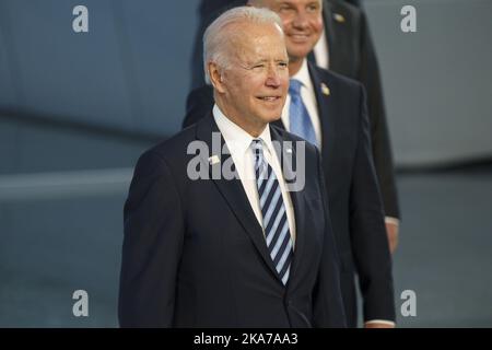 Brüssel, Belgien 20210614. US-Präsident Joe Biden und die anderen Führer der NATO-Länder haben sich am Montagnachmittag zum offiziellen Familienfoto beim NATO-Gipfel in Brüssel versammelt. Foto: Torstein BÃ¸e / POOL / NTB Stockfoto