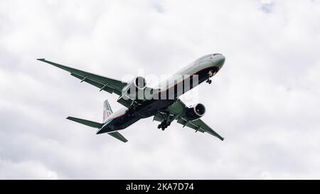 13. Juli 2019 Moskau, Russland. Ein Aeroflot-Passagierflugzeug kommt an einem bewölkten Tag zur Landung auf dem internationalen Flughafen Sheremetyevo. Stockfoto