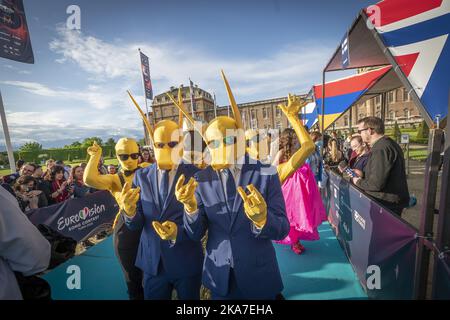 Turin, Italien 20220508. Die norwegischen Eurovision Teilnehmer Subwoolfer auf dem türkisfarbenen Läufer während der Eröffnung des Eurovision Song Contest Finale in Turin. Foto: Heiko Junge / NTB Stockfoto