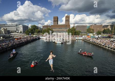 Oslo 20220827. Anders Rox Friberg bei seinem ersten Sprung in der DÃ¸ds 2022, auch DÃ¸ds Weltmeisterschaft genannt, in Raadhuskaia in Oslo. Foto: Heiko Junge / NTB Stockfoto