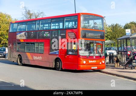 Doppeldeckerbus betrieben von Ipswich Reds, Woodbridge, Suffolk, England, Großbritannien Stockfoto