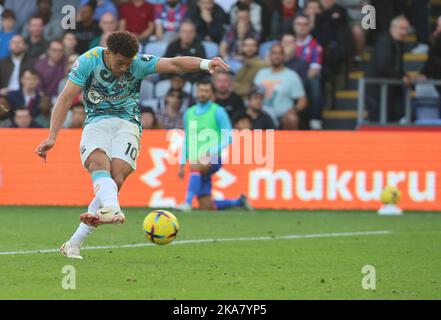 London ENGLAND - Oktober 29: Southampton's Che Adams beim Fußballspiel der englischen Premier League zwischen Crystal Palace und Southampton in Selhurst Stockfoto