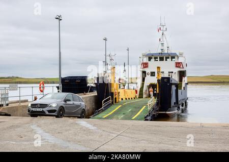 Fahrzeug- und Passagierfähre, Rousay, Orkney, Großbritannien. 2022 Stockfoto