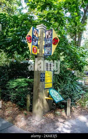 Atlanta USA 8. Oct 2022: The Guide Board im Zoo Atlanta Georgia, das 1889 gegründet wurde. Stockfoto