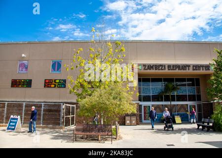 Atlanta USA 8. Oct 2022: ZAMBEZI ELEPHANT CENTER im Zoo Atlanta Georgia , die Indoor-Komponente des neuen Elephant Complex des Zoos. Stockfoto