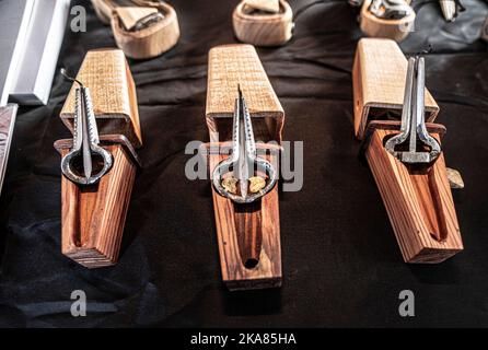 Piemont Saluzzo Uvernada 2022 - speziell zum 40.-jährigen Jubiläum der okzitanischen Musikgruppe Lou Dalfin - Luca Boggio , Windspiele. Stockfoto