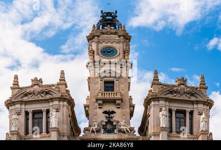 Architektur und Gebäude über der Stadt der Künste und Wissenschaften in Valencia, Spanien Stockfoto