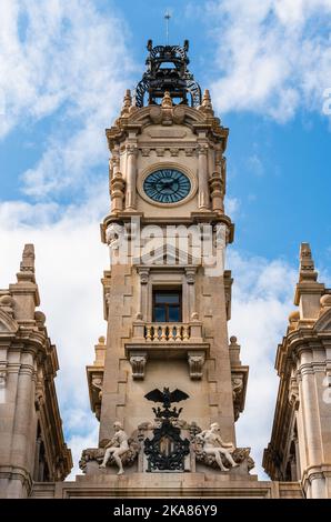 Architektur und Gebäude über der Stadt der Künste und Wissenschaften in Valencia, Spanien Stockfoto