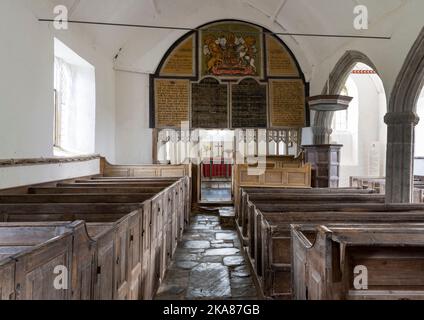 St. Petrock's Church - Kirche St. Petrocks - Parracombe, Barnstaple, North Devon, Devon, England, Großbritannien - denkmalgeschütztes Gebäude der Klasse I - Innenansicht. Stockfoto