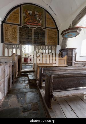 St. Petrock's Church - Kirche St. Petrocks - Parracombe, Barnstaple, North Devon, Devon, England, Großbritannien - denkmalgeschütztes Gebäude der Klasse I - Innenansicht. Stockfoto