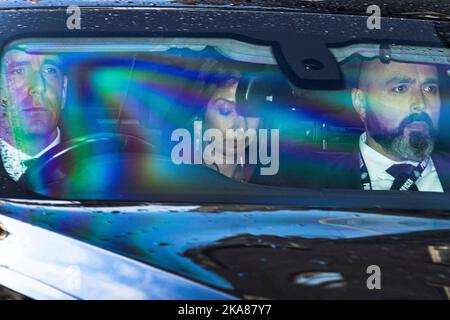 London, Vereinigtes Königreich -01/11/2022. Die Innenministerin Suella Braverman verlässt die Downing Street 10 nach der wöchentlichen Kabinettssitzung, während sie unter erhöhten p Stockfoto