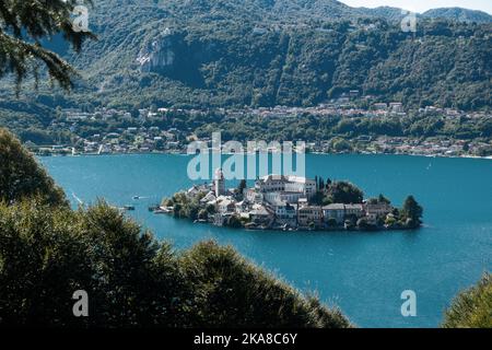 Isola San Giulio (Insel St. Giulio oder St. Julius) am Ortasee, Italien Stockfoto