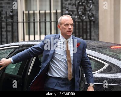 London, Großbritannien. 1.. November 2022. Der stellvertretende Premierminister und Justizminister Dominic Raab kommt zur wöchentlichen Kabinettssitzung in der Downing Street Nr. 10 an. Quelle: Uwe Deffner/Alamy Live News Stockfoto