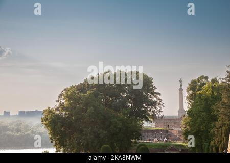 Bild der ikonischen Siegesstatue auf der Belgrader Festung Kalemegdan. Auch bekannt als Pobednik, oder Viktor, Diese Statue ist eines der Symbole von Stockfoto