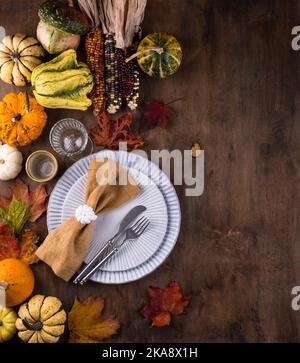 Herbst Thanksgiving Tisch Einstellung Stockfoto