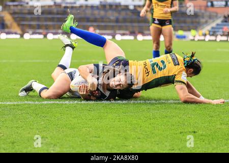 Leeds, Großbritannien. 01.. November 2022. Fran Goldthorp England geht rüber für einen Versuch während des Women's Rugby League World Cup 2021 Spiels England Women vs Brazil Women im Headingley Stadium, Leeds, Vereinigtes Königreich, 1. November 2022 (Foto von Mark Cosgrove/News Images) in Leeds, Vereinigtes Königreich am 11/1/2022. (Foto von Mark Cosgrove/News Images/Sipa USA) Quelle: SIPA USA/Alamy Live News Stockfoto