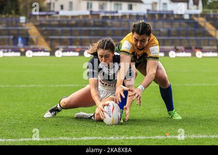 Leeds, Großbritannien. 01.. November 2022. Fran Goldthorp England geht rüber für einen Versuch während des Women's Rugby League World Cup 2021 Spiels England Women vs Brazil Women im Headingley Stadium, Leeds, Vereinigtes Königreich, 1. November 2022 (Foto von Mark Cosgrove/News Images) in Leeds, Vereinigtes Königreich am 11/1/2022. (Foto von Mark Cosgrove/News Images/Sipa USA) Quelle: SIPA USA/Alamy Live News Stockfoto