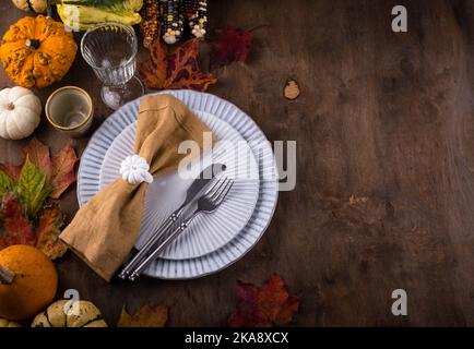 Herbst Thanksgiving Tisch Einstellung Stockfoto