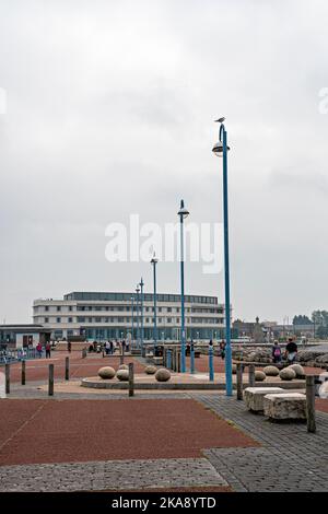 Blick vom Stone Jetty auf das Midland Hotel, Morecambe, Lancashire, Großbritannien Stockfoto