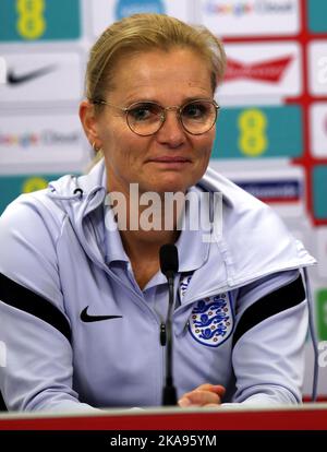 Die englische Managerin Sarina Wiegman bei einer Pressekonferenz im St. George's Park, Burton Upon Trent. Bilddatum: Dienstag, 1. November 2022. Stockfoto