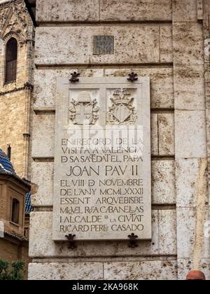 VALENCIA, SPANIEN - 24. MAI 2018: Gedenktafel zum Gedenken an den Besuch von Papst Johannes Paul II. Im Jahr 1982 in Valencia Stockfoto