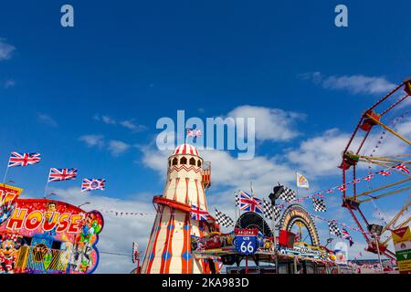 Traditionelle Vergnügungsfahrten auf einem Messegelände in der Nähe von Hunstanton Beach im Westen von Norfolk an der Ostküste Englands. Stockfoto