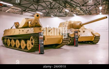 König Tiger und Jagdtiger Stockfoto