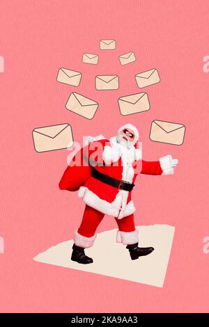 Poster Banner Collage von funky santa claus erhalten viele Briefe von Kindern Eltern beeilen sich geben Geschenke in der Tasche Stockfoto