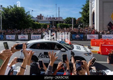GUADALAJARA, MEXIKO - 25 2022. OKTOBER: Showrun Checo Perez, Formel 1 Red Bull Einsitzer RB7 Stockfoto