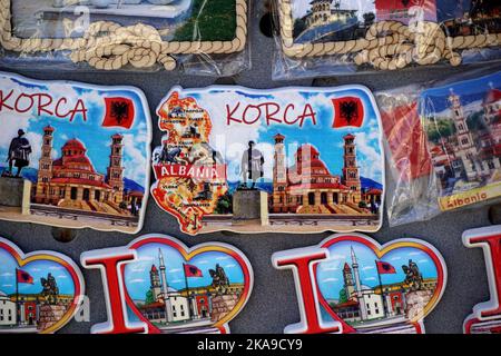 Souvenirs zum Verkauf in Korce Stadt in Albanien. Stockfoto