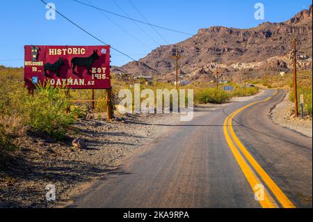 Eintrittsschild in Oatman Village an der historischen Route 66 in Arizona Stockfoto