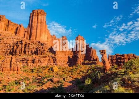 The Fisher Towers, von links, The Kingfisher, Cottontail, Ancient Art & Lizard Rock in der Nähe von Moab, Utah. Stockfoto