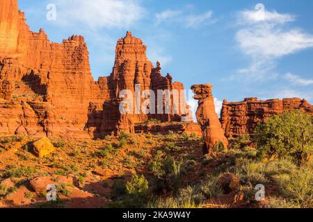 The Fisher Towers, von links, The Kingfisher, Cottontail, Ancient Art & Lizard Rock in der Nähe von Moab, Utah. Stockfoto