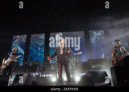 Bologna, Italien. 31. Oktober 2022. The Cure treten an Halloween in Bologna, Italien, am 31. Oktober 2022 in der Unipol Arena in Casalecchio di Reno auf. (Foto: Carlo Vergani/Pacific Press/Sipa USA) Quelle: SIPA USA/Alamy Live News Stockfoto