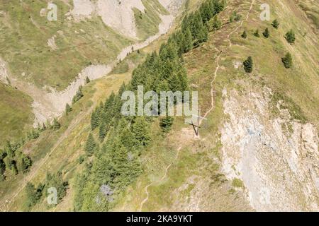 Luftaufnahme, Kreuz auf dem Binnergale Hügel, Binntal, Binntal, Wallis, Schweiz. Stockfoto