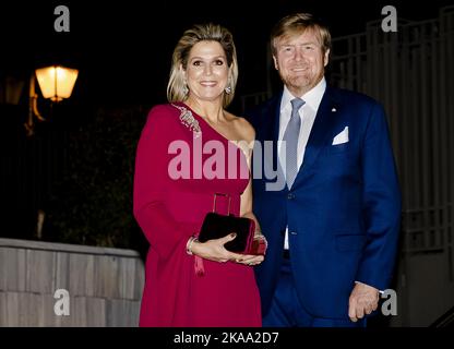 Athens, Greece, 2022-11-01 19:52:37 ATHENS - Königin Maxima und König Willem-Alexander vor einer Leistung durch das Nederlands Danstheater in Megaron Mousikis, um den zweiten Tag des Staatsbesuchs abzuschließen. Das königliche Paar ist auf einem dreitägigen Staatsbesuch in Griechenland. ANP SEM VAN DER WAL niederlande Out - belgien Out Stockfoto