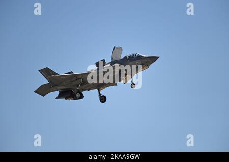 USMC F-35B in schwebt bei MCAS Miramar in San Diego, Kalifornien Stockfoto