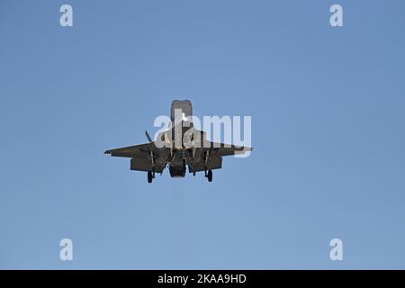 USMC F-35B in schwebt bei MCAS Miramar in San Diego, Kalifornien Stockfoto