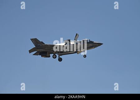 USMC F-35B in schwebt bei MCAS Miramar in San Diego, Kalifornien Stockfoto