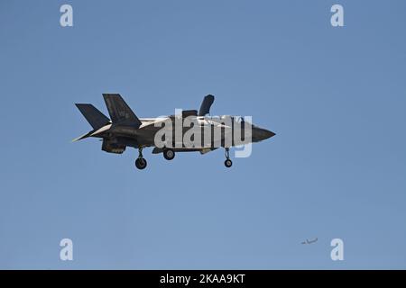 USMC F-35B in schwebt bei MCAS Miramar in San Diego, Kalifornien Stockfoto